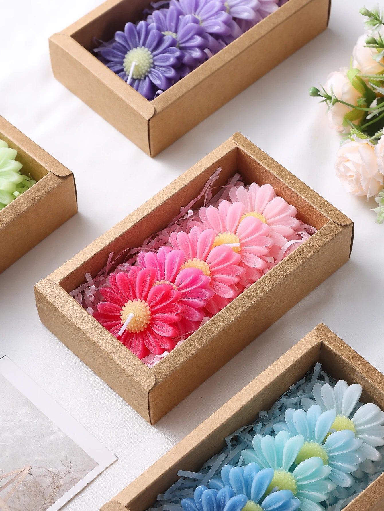 5-Piece Gradient Macaron Daisy Scented Soy Wax Candles Set, Elegant Floral Scented Gift Box, Perfect for Home Decor and Relaxati
