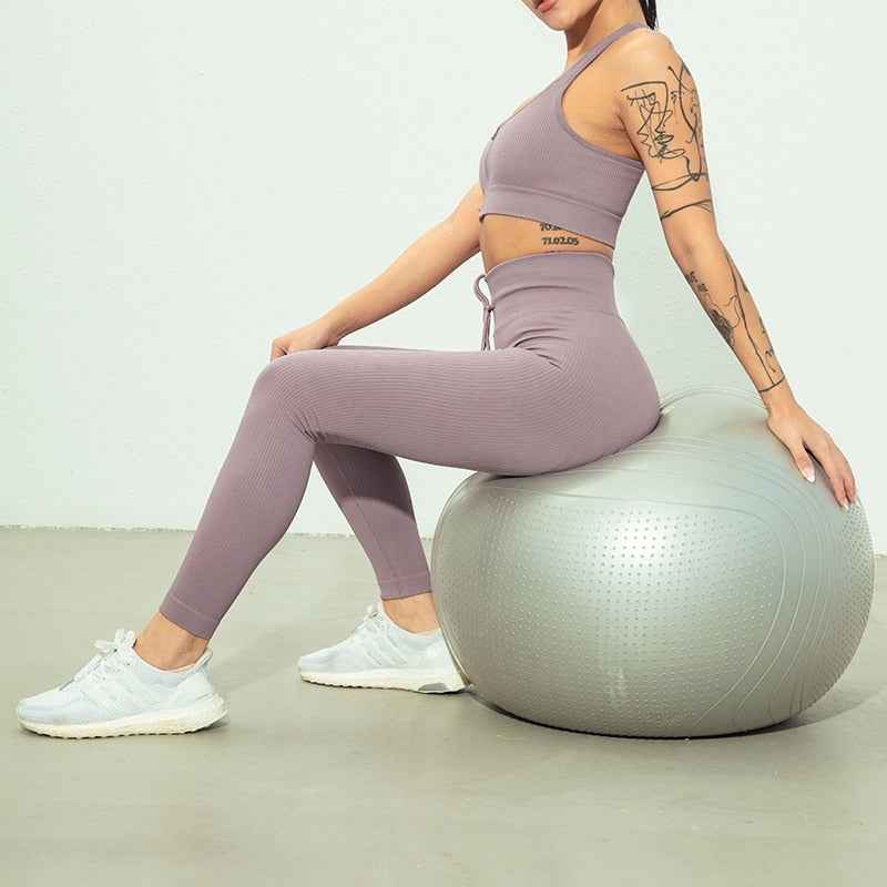 Mauve seamless yoga set with zip-front sports bra and leggings, worn by a model.